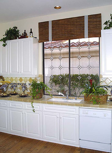 Clear glass in conjunction with our 100 Series windows make for an excellent kitchen setting